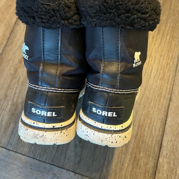 Sorel black and white boots - Picture 2 of 6